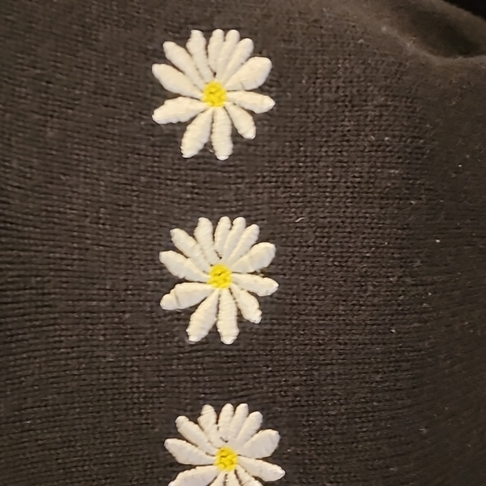 Black Sweater with Daisy Embroidery Forever 21 Sz M - Picture 3 of 7